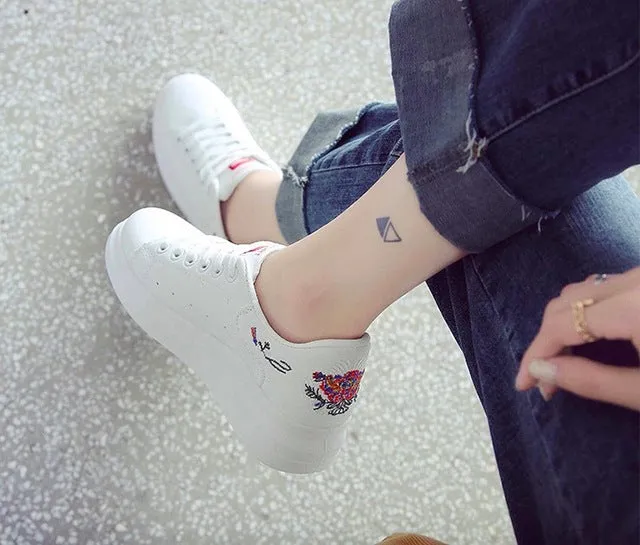 Women Shoes Fashion Embroidered Breathable Hollow Lace-Up Sneakers